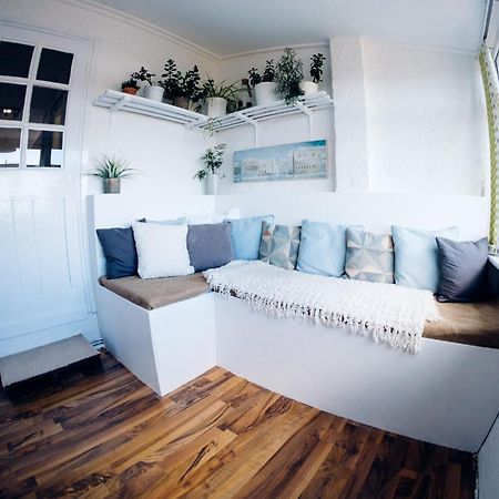Bijou Annexe, Sea View, Private Entrance & Parking - Folkestone Hotel Екстериор снимка